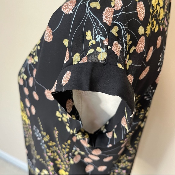 Philosophy Floral V-Neck Short Sleeve Blouse - Picture 7 of 13